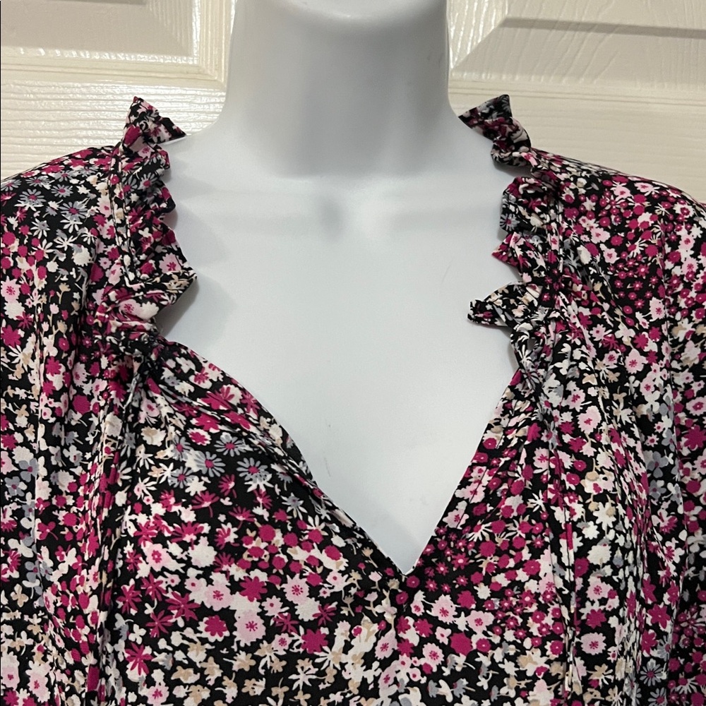 Bar iii Women’s Ditsy Floral Print Blouse NWT retail $69 - Picture 2 of 8